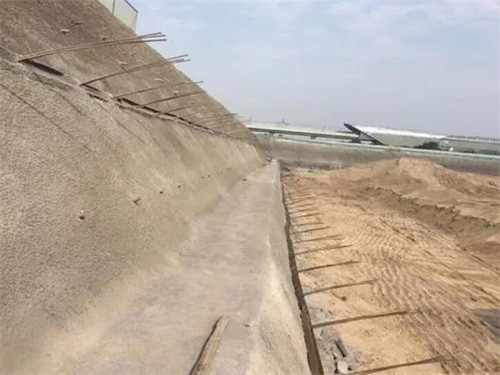 红桥河道边坡加固
